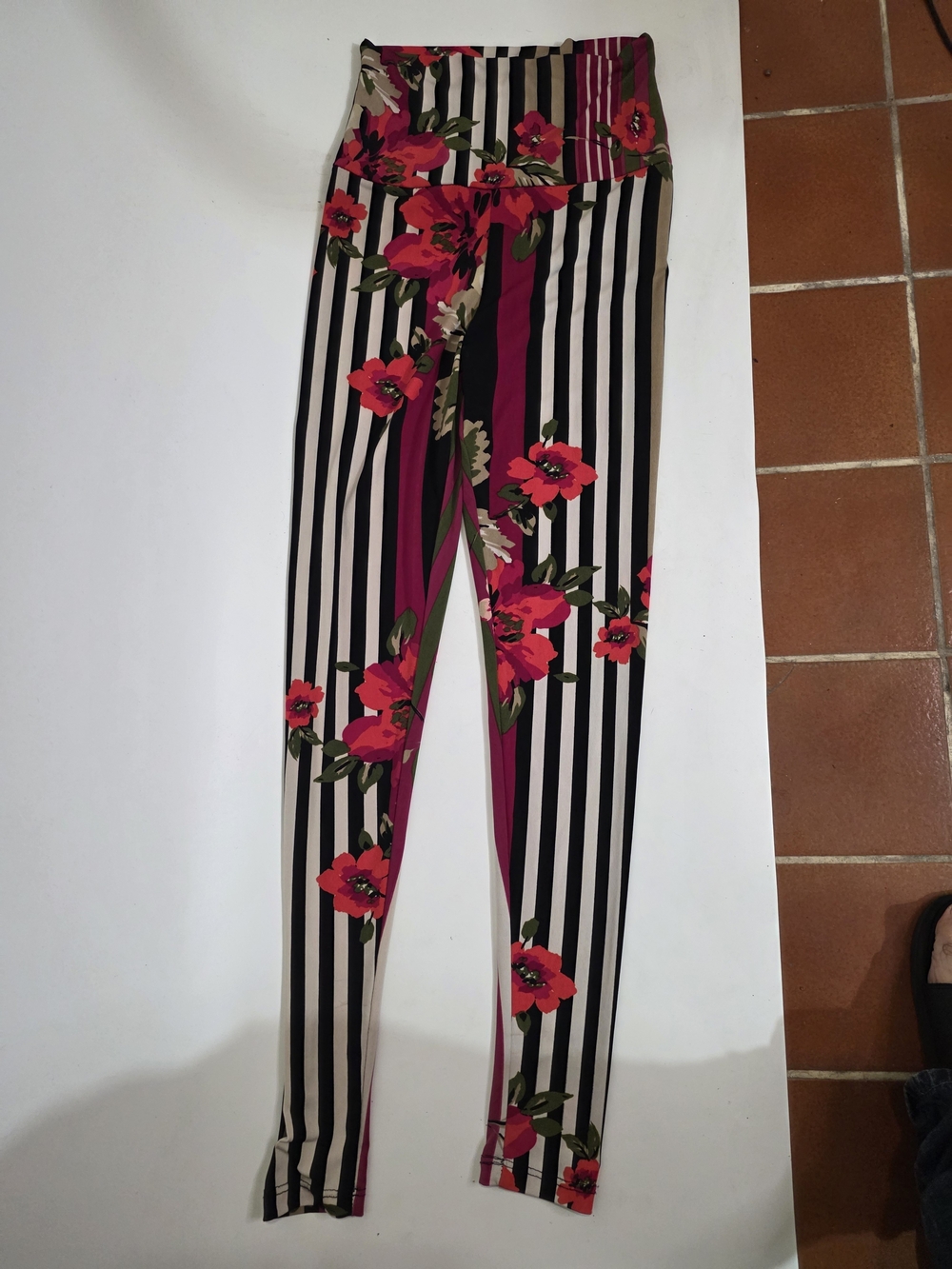Floral Stripe High-Waist Leggings - Pink Floral Size S.